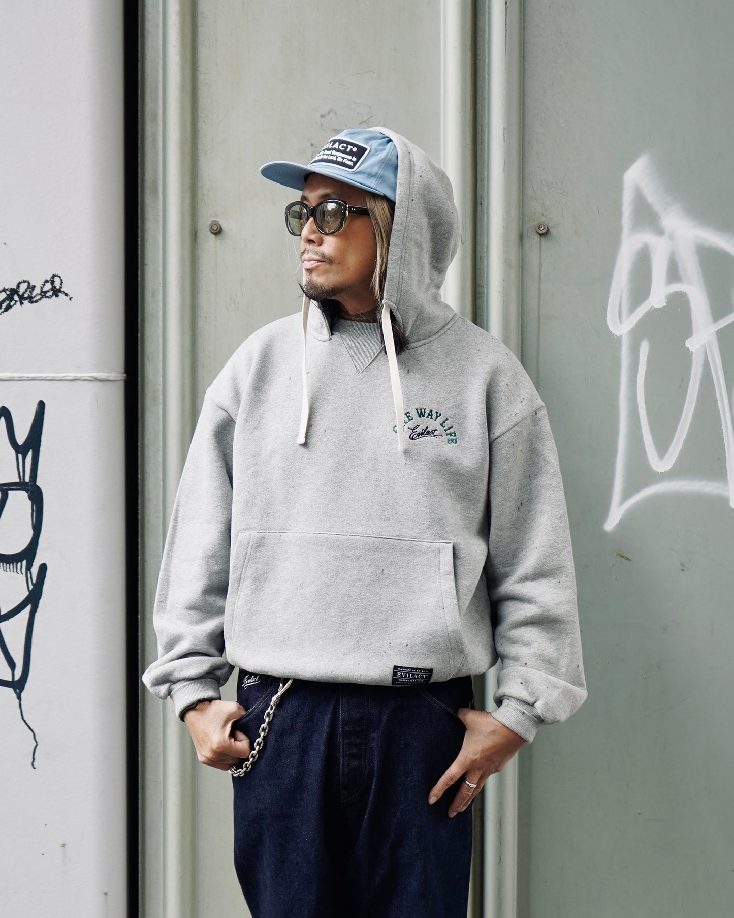EVILACT HEAVY SWEAT HOODIE white