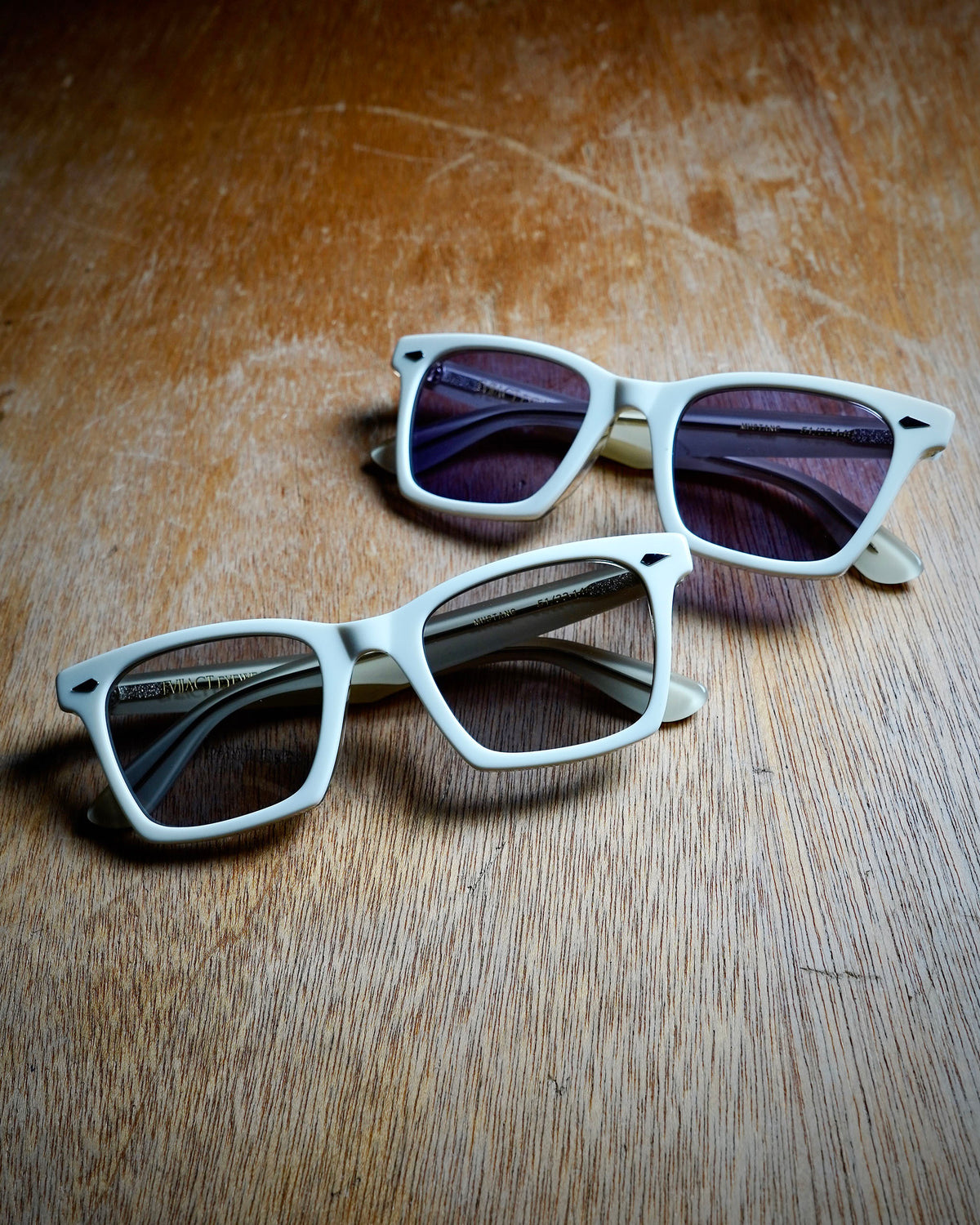 MUSTANG vanilla x a. clear / dark color photochromic smoke lens