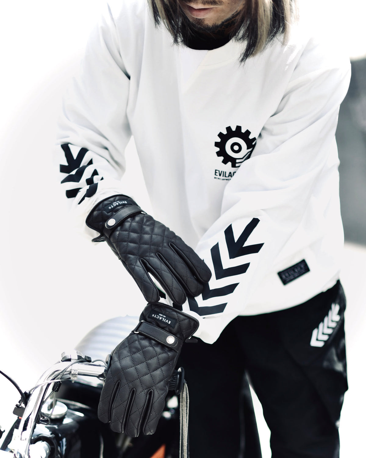 EVILACT DIAMOND STITCH GLOVES ivory