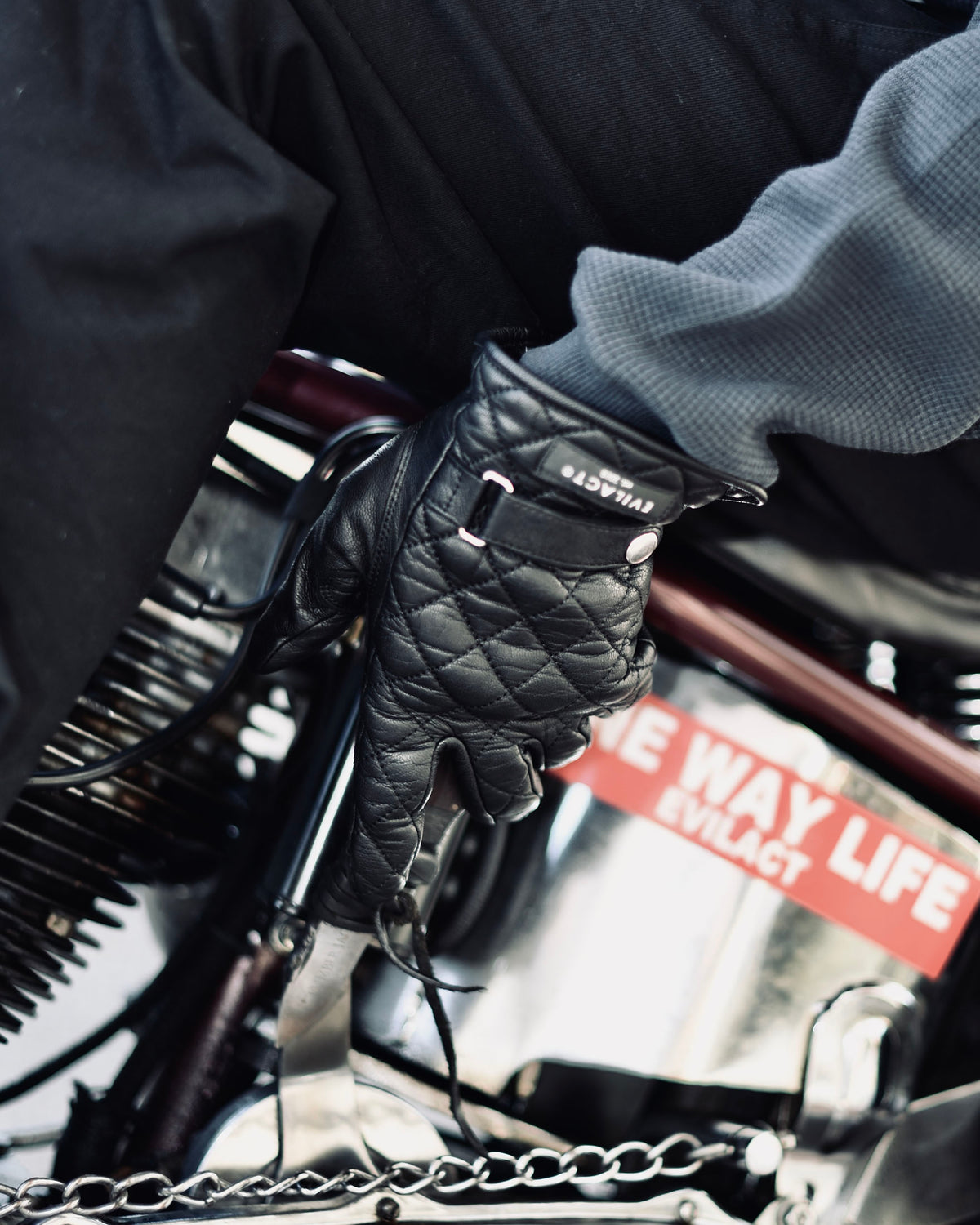 EVILACT DIAMOND STITCH GLOVES black