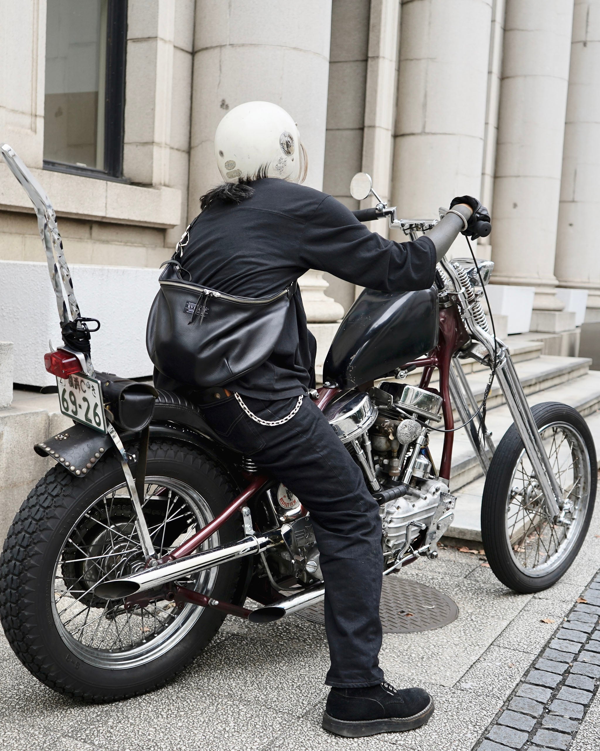 【良品✨】イーブルアクト ボディバッグ レザー 本革 スエード ショルダー 良品✨】イーブルアクト ボディバッグ レザー 本革 スエード