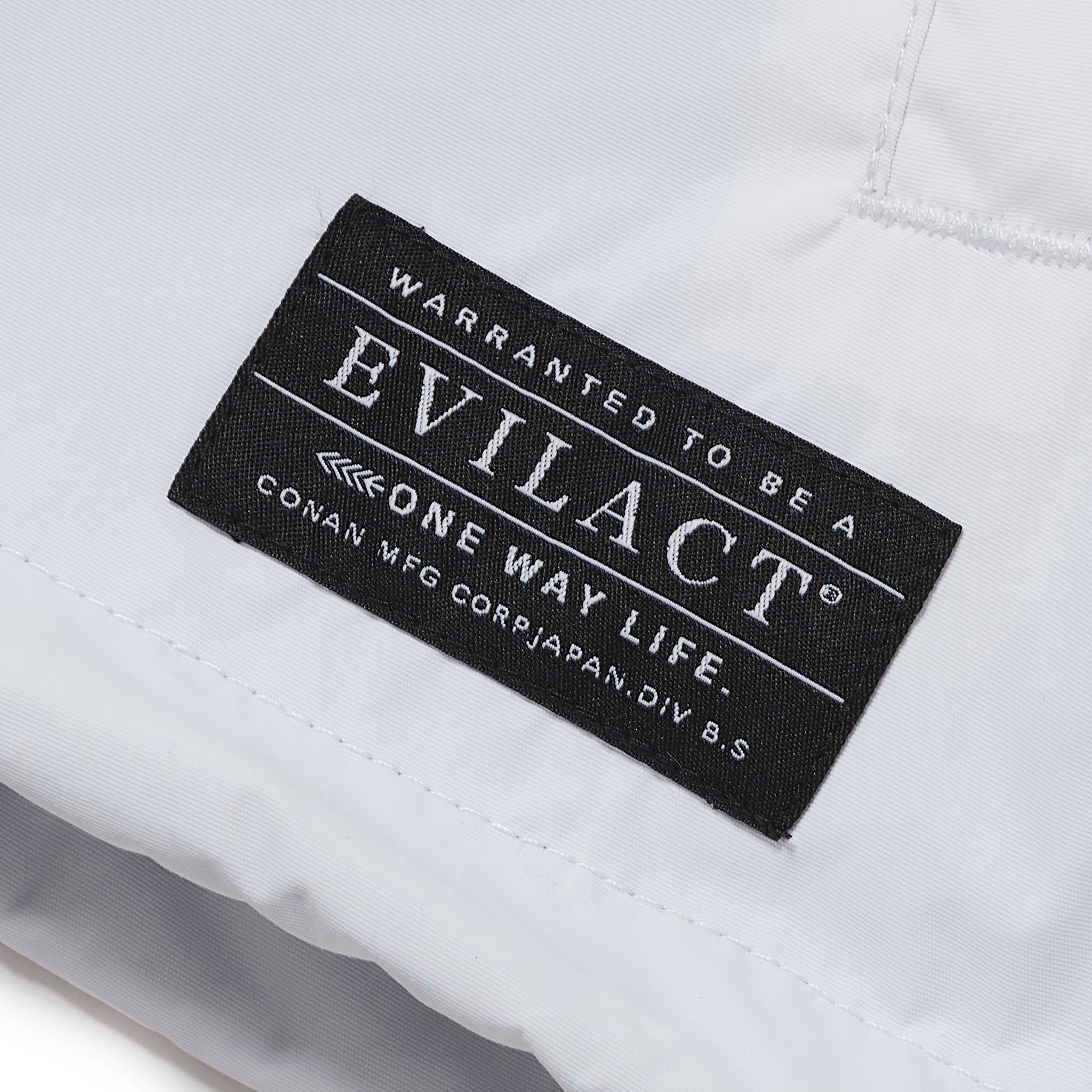EVILACT FLAG WIND BREAKER white | EVILACT (イーブルアクト