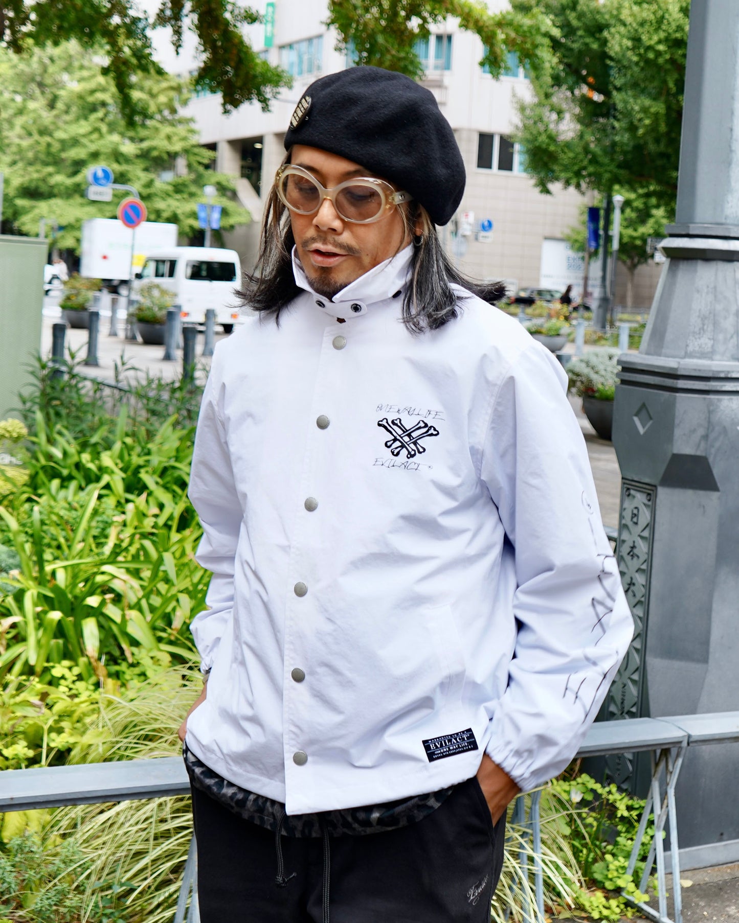 EVILACT CROSS BONE WIND BREAKER white