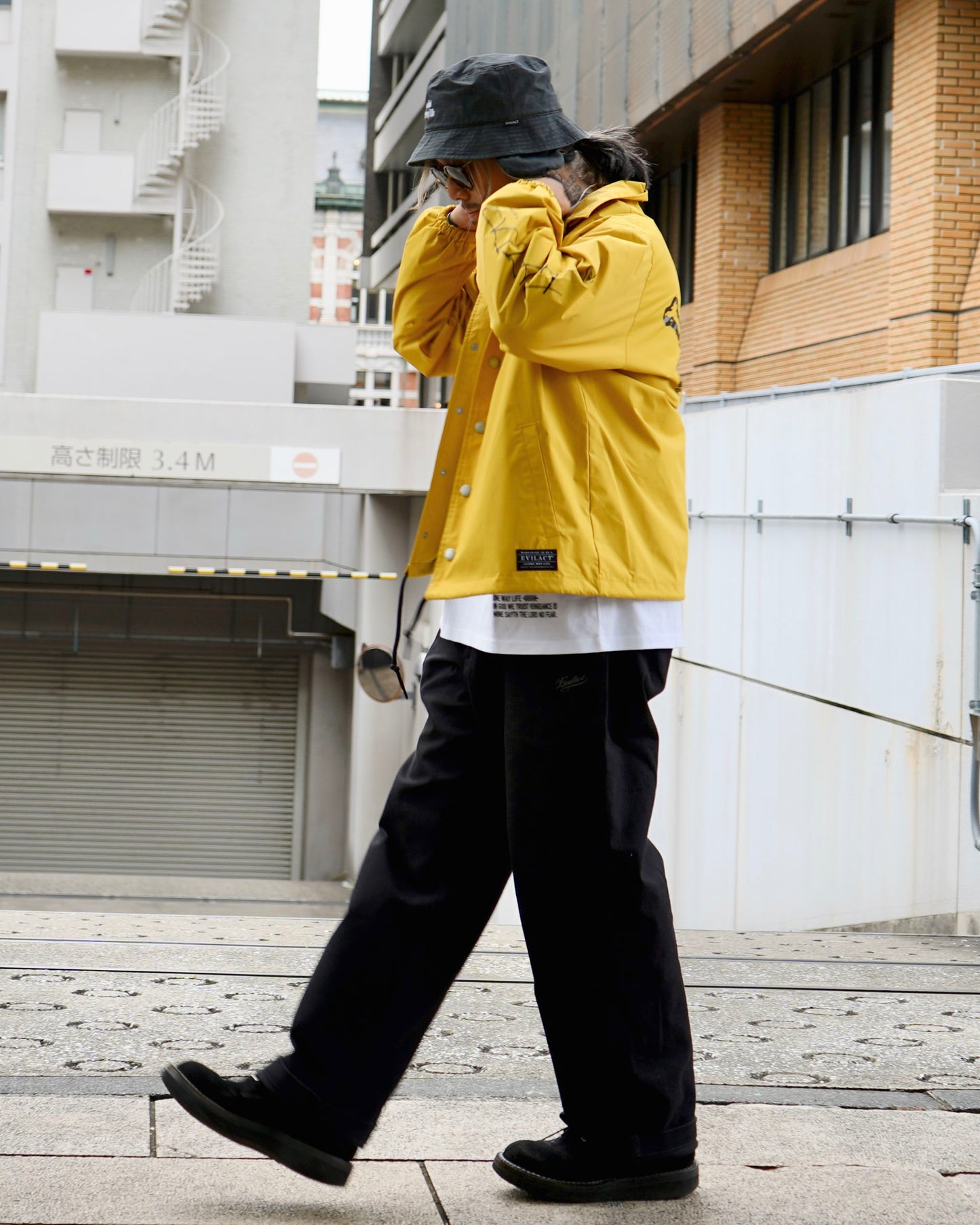 EVILACT CROSS BONE WIND BREAKER mustard