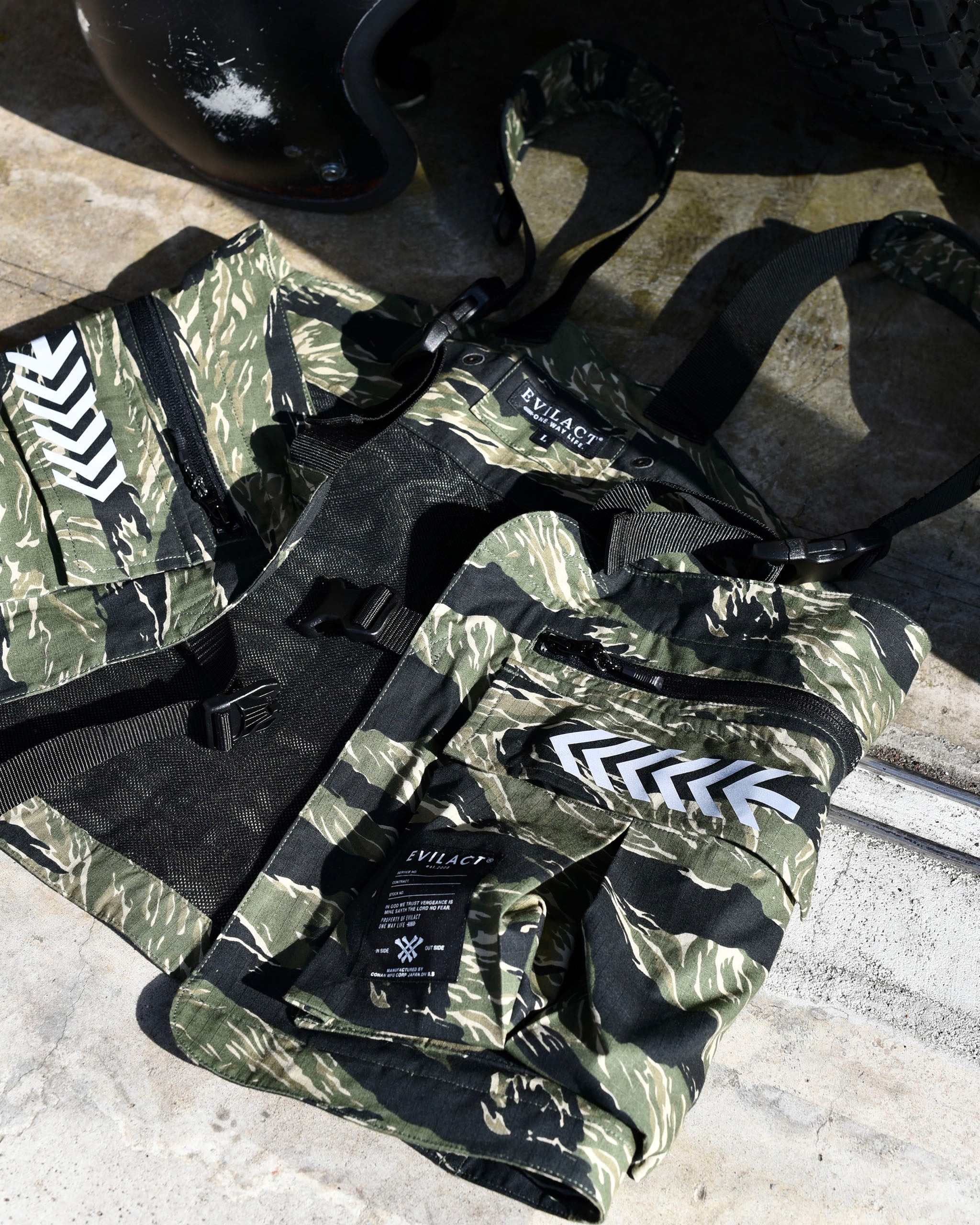 EVILACT TACTICAL VEST black | EVILACT (イーブルアクト）Official