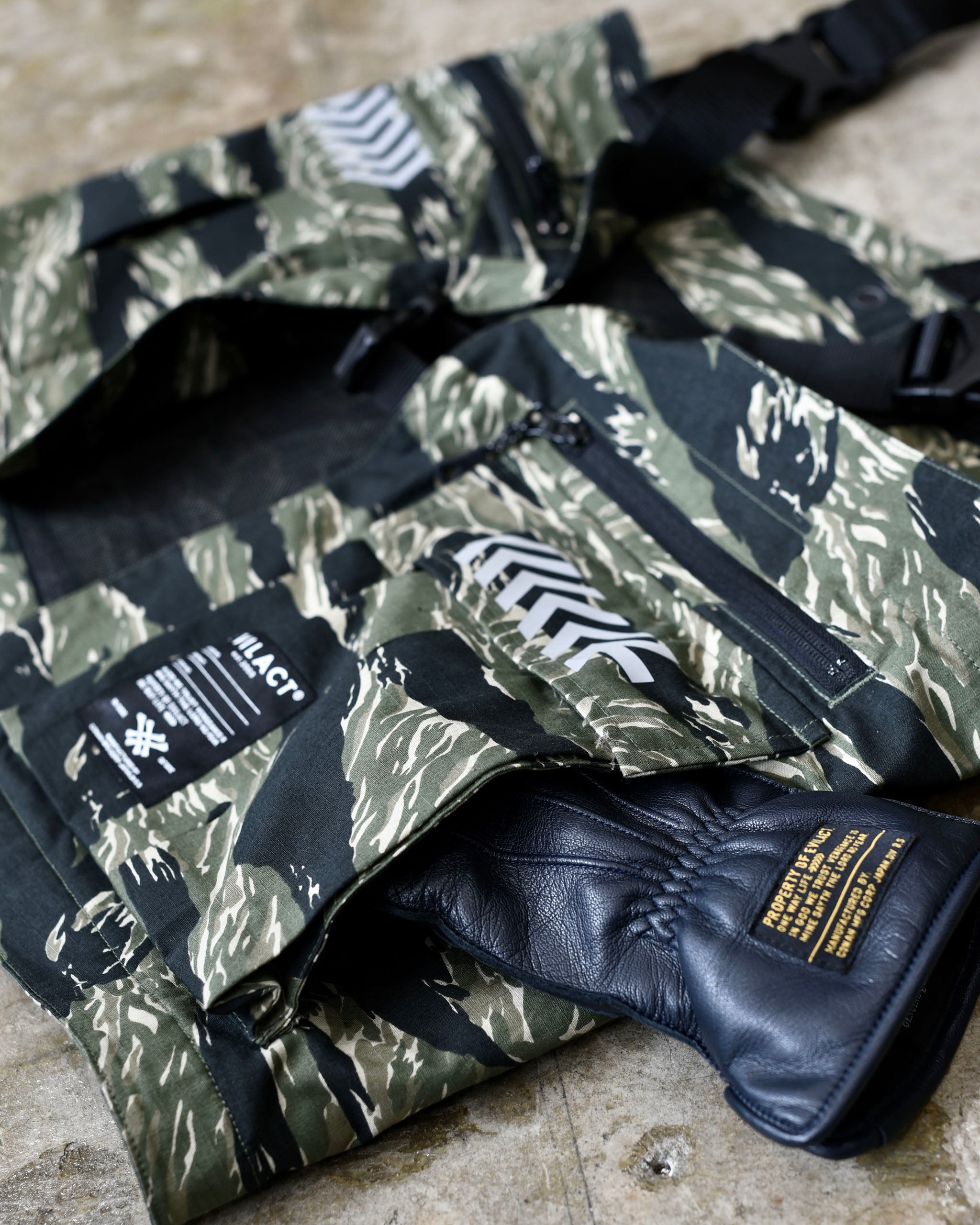 EVILACT TACTICAL VEST black | EVILACT (イーブルアクト）Official