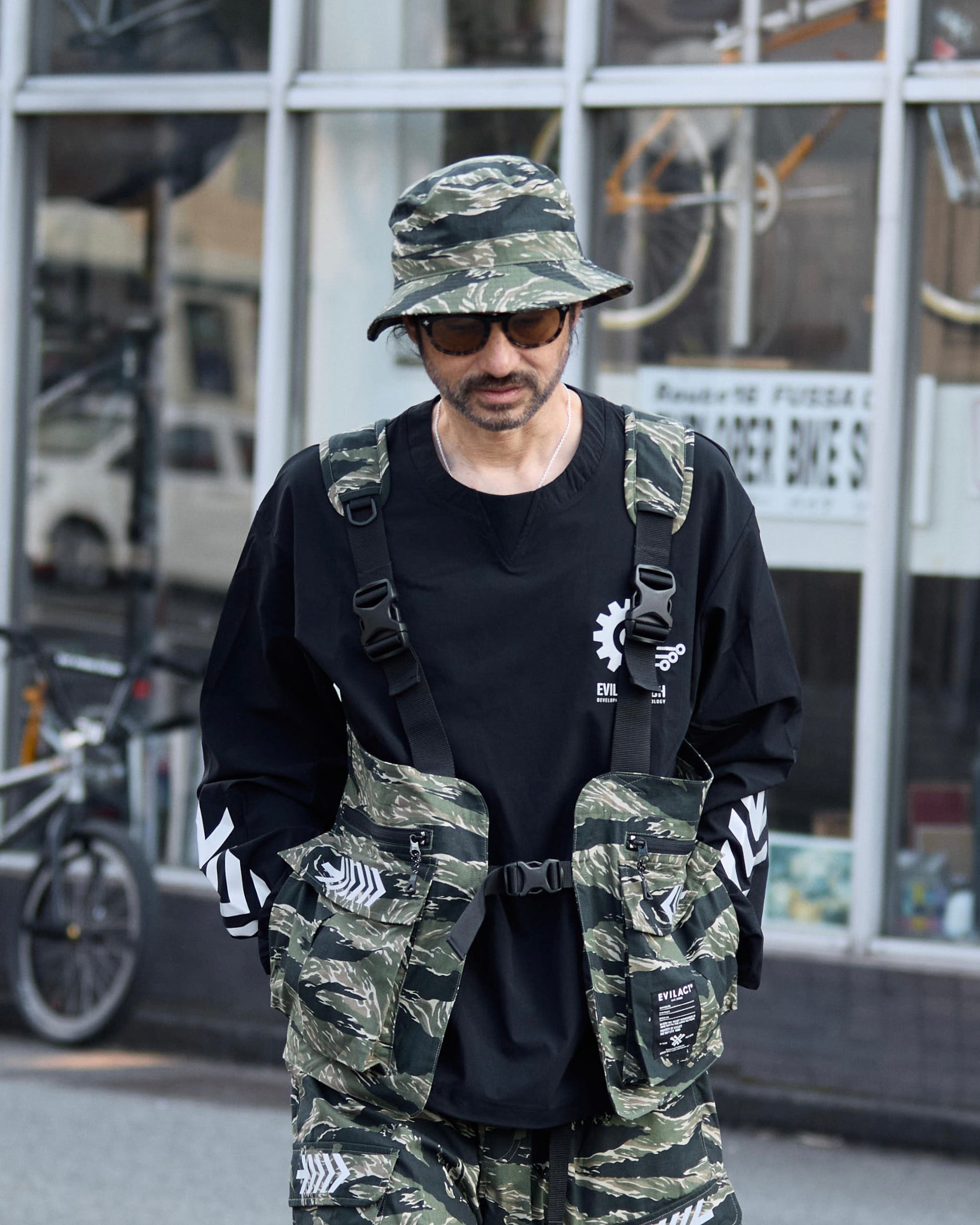 EVILACT 　イーブルアクト　ユーティリティベスト売り切り EVILACT TACTICAL VEST black | EVILACT (イーブルアクト）Official