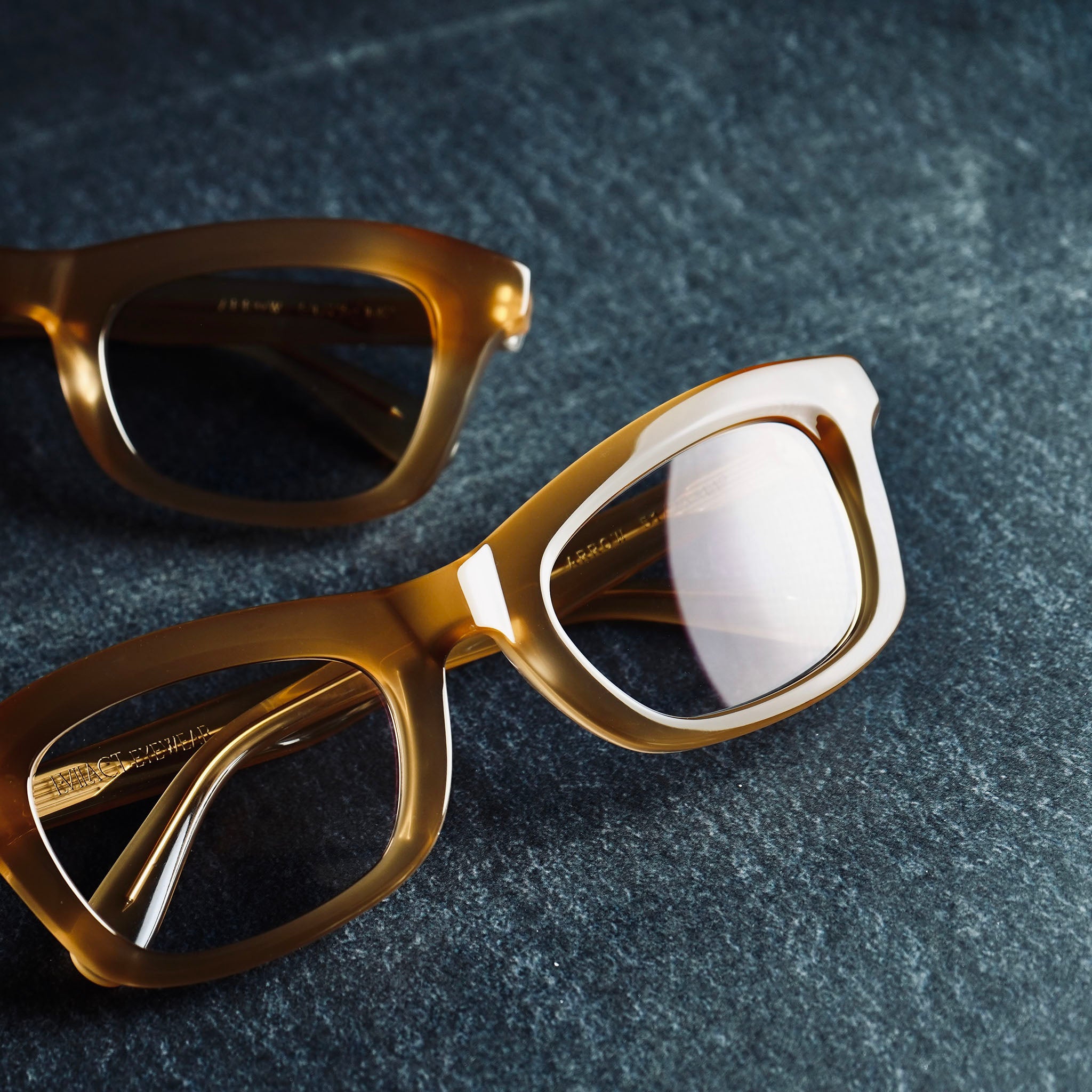 ARROW café au lait / color photochromic blue lens | EVILACT