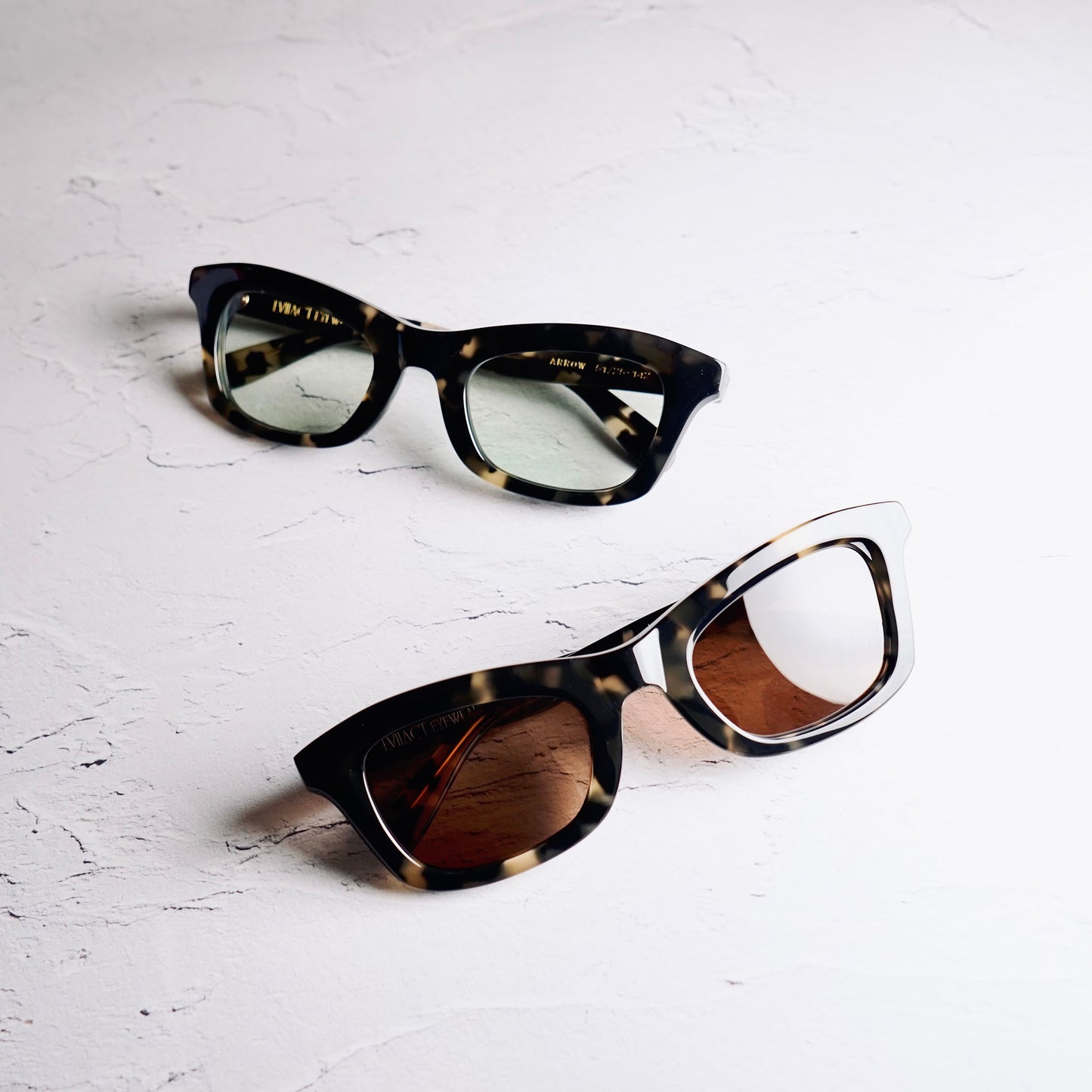 ARROW dalmatian / brown lens