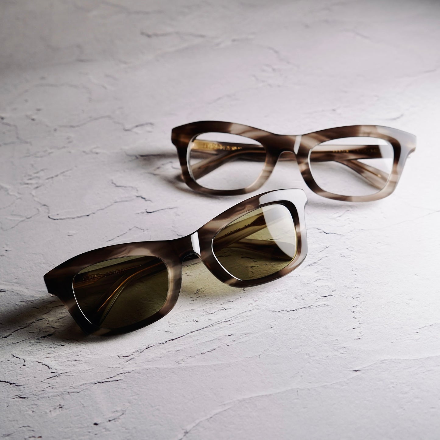 ARROW gray marble / green lens