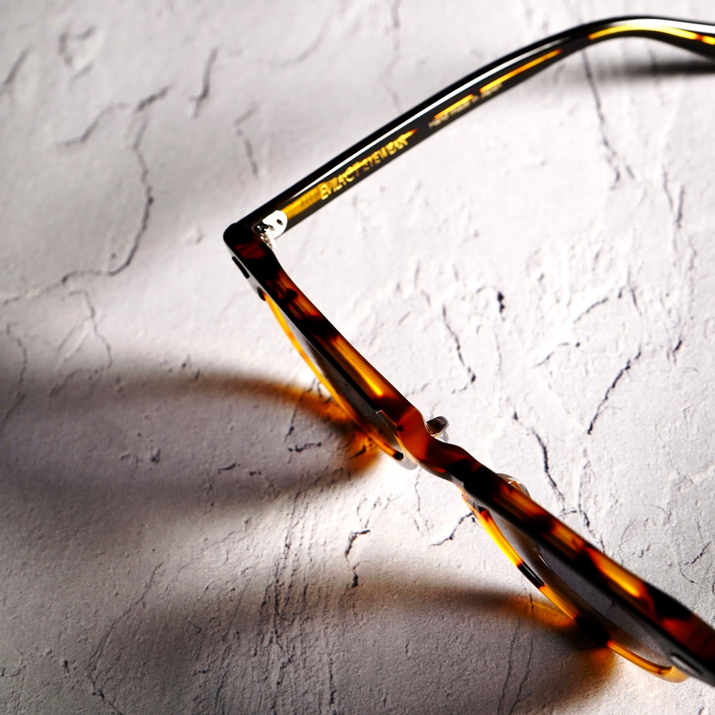ACE BR black x yellow havana / color photochromic green lens