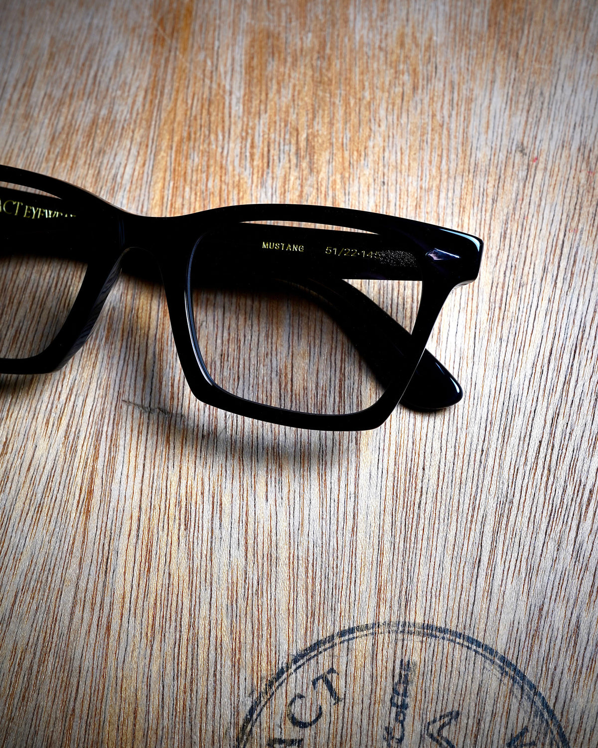 MUSTANG black x gray clear / dark color photochromic brown lens